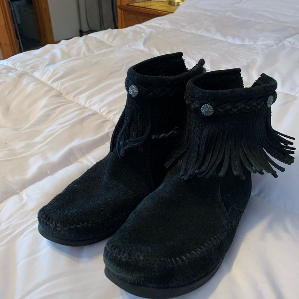 Minnetonka Black Suede Hi Top Fringe Boots.